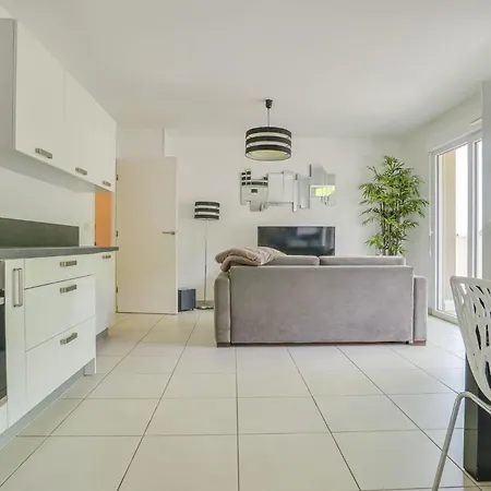 Spacieux Rooftop Parking, Terrasse Ensoleillee מנטון