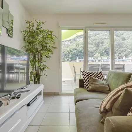 Spacieux Rooftop Parking, Terrasse Ensoleillee מנטון