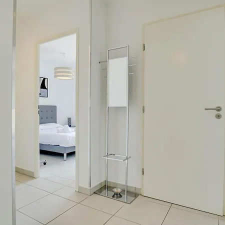 Spacieux Rooftop Parking, Terrasse Ensoleillee