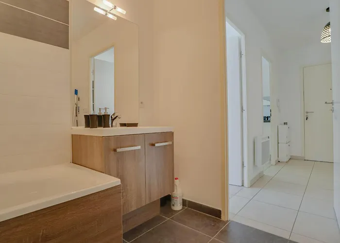 Spacieux Rooftop Parking, Terrasse Ensoleillee Appartement *