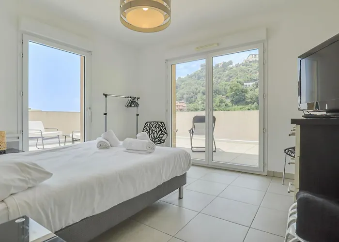 Spacieux Rooftop Parking, Terrasse Ensoleillee Апартаменти Мантон