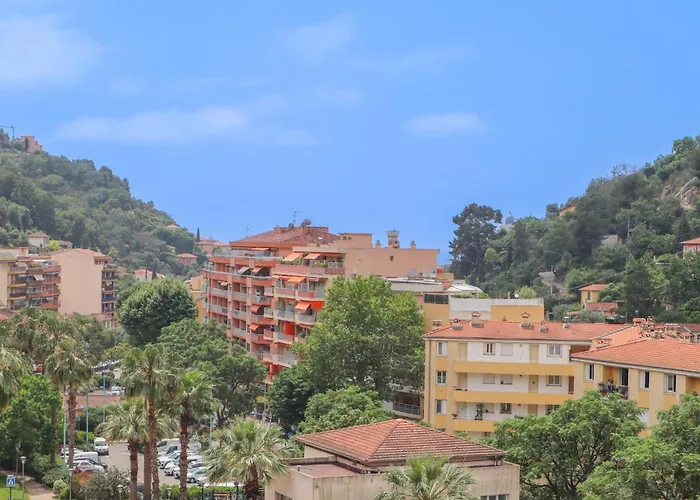 Appartement Spacieux Rooftop Parking, Terrasse Ensoleillee Menton