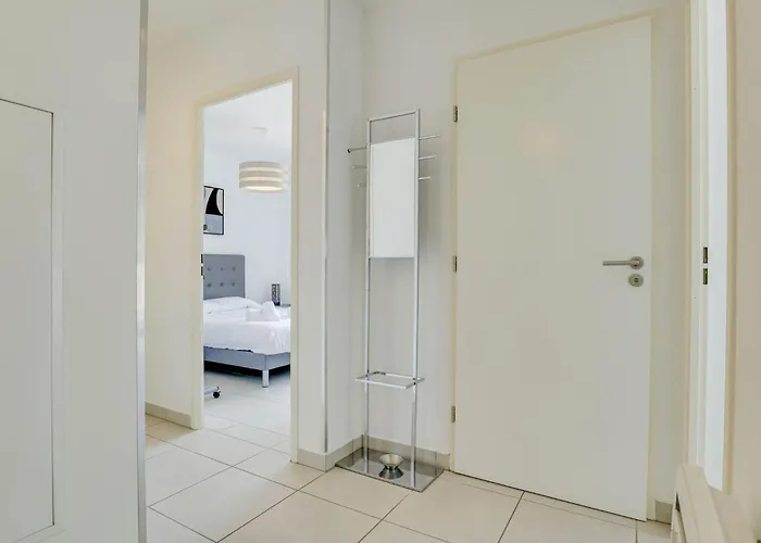 Spacieux Rooftop Parking, Terrasse Ensoleillee