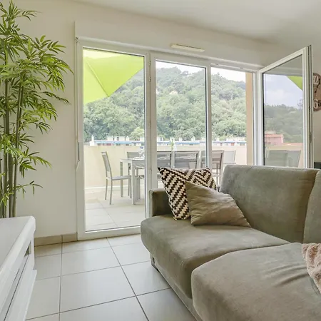 Spacieux Rooftop Parking, Terrasse Ensoleillée