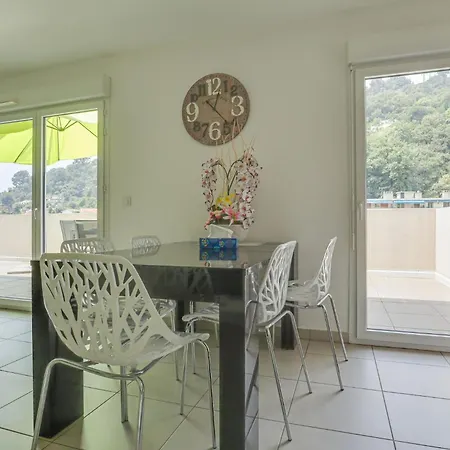 Spacieux Rooftop Parking, Terrasse Ensoleillée *