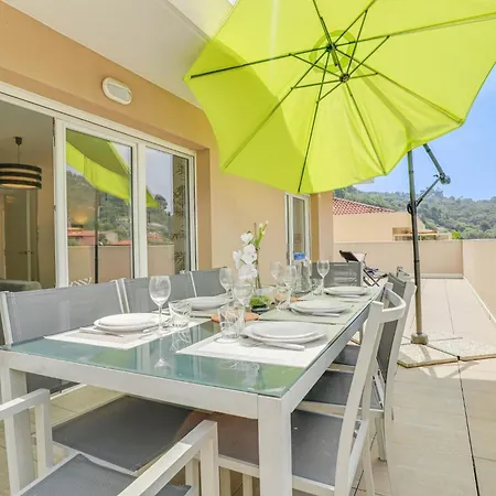 Spacieux Rooftop Parking, Terrasse Ensoleillée