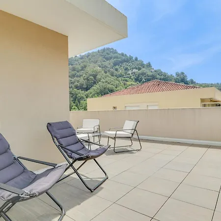 Spacieux Rooftop Parking, Terrasse Ensoleillee * Мантон