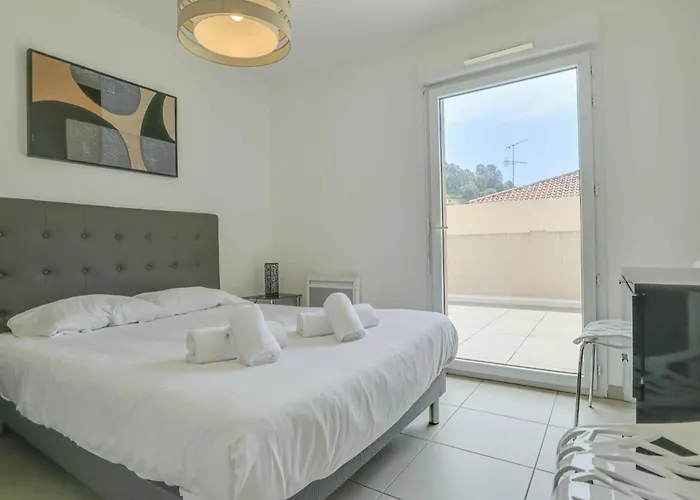 Spacieux Rooftop Parking, Terrasse Ensoleillee 公寓 芒通