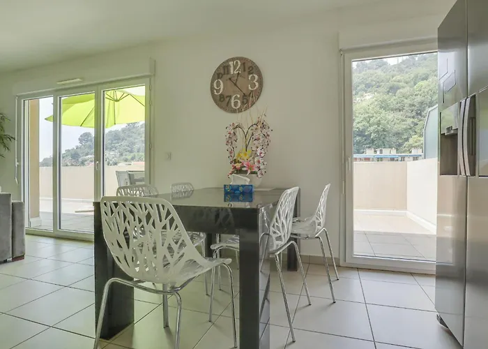 Spacieux Rooftop Parking, Terrasse Ensoleillee *