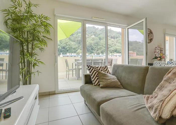 Spacieux Rooftop Parking, Terrasse Ensoleillee *