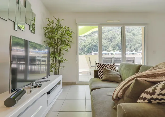 Spacieux Rooftop Parking, Terrasse Ensoleillee 芒通