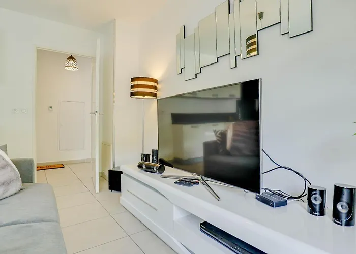 Spacieux Rooftop Parking, Terrasse Ensoleillee